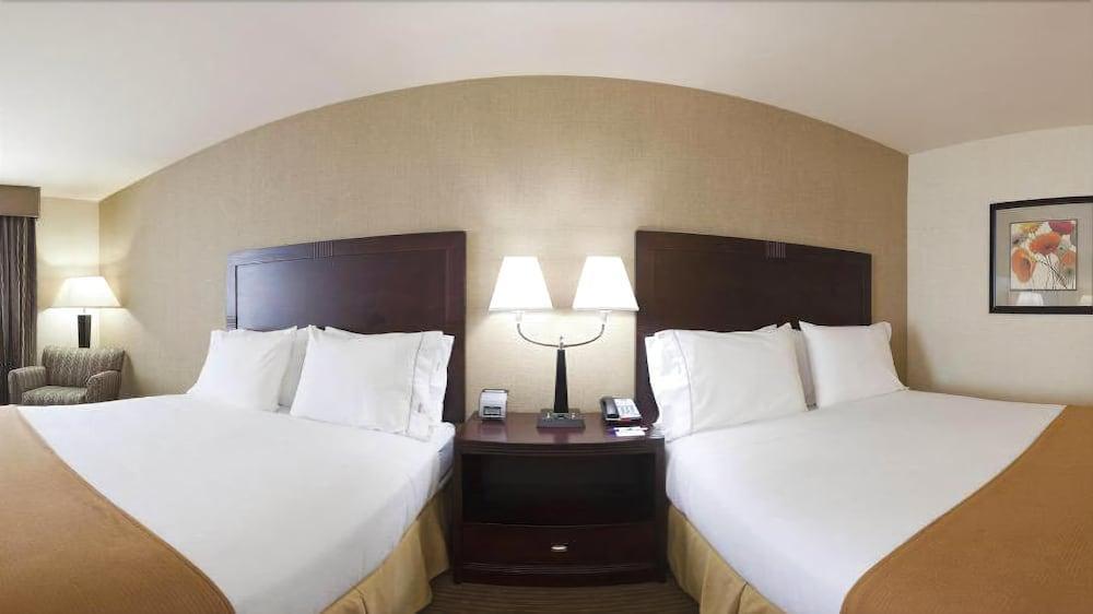 Holiday Inn Express Fresno Northwest - Herndon By Ihg Экстерьер фото