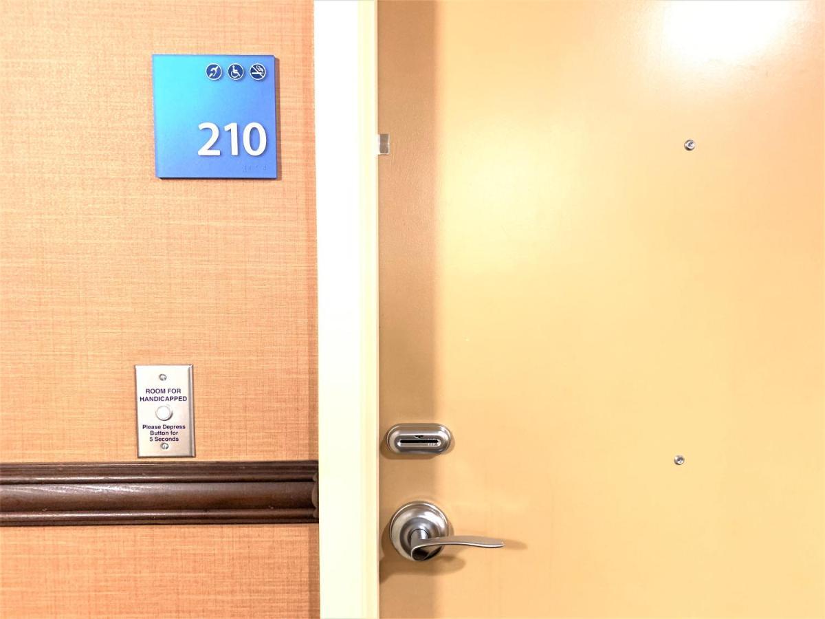 Holiday Inn Express Fresno Northwest - Herndon By Ihg Экстерьер фото