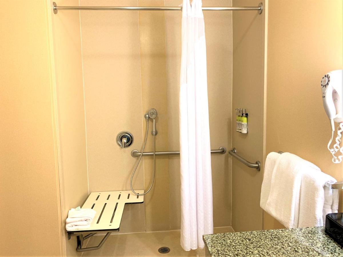 Holiday Inn Express Fresno Northwest - Herndon By Ihg Экстерьер фото