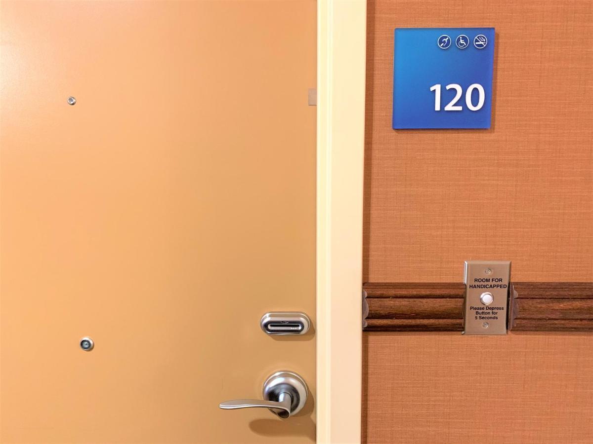 Holiday Inn Express Fresno Northwest - Herndon By Ihg Экстерьер фото