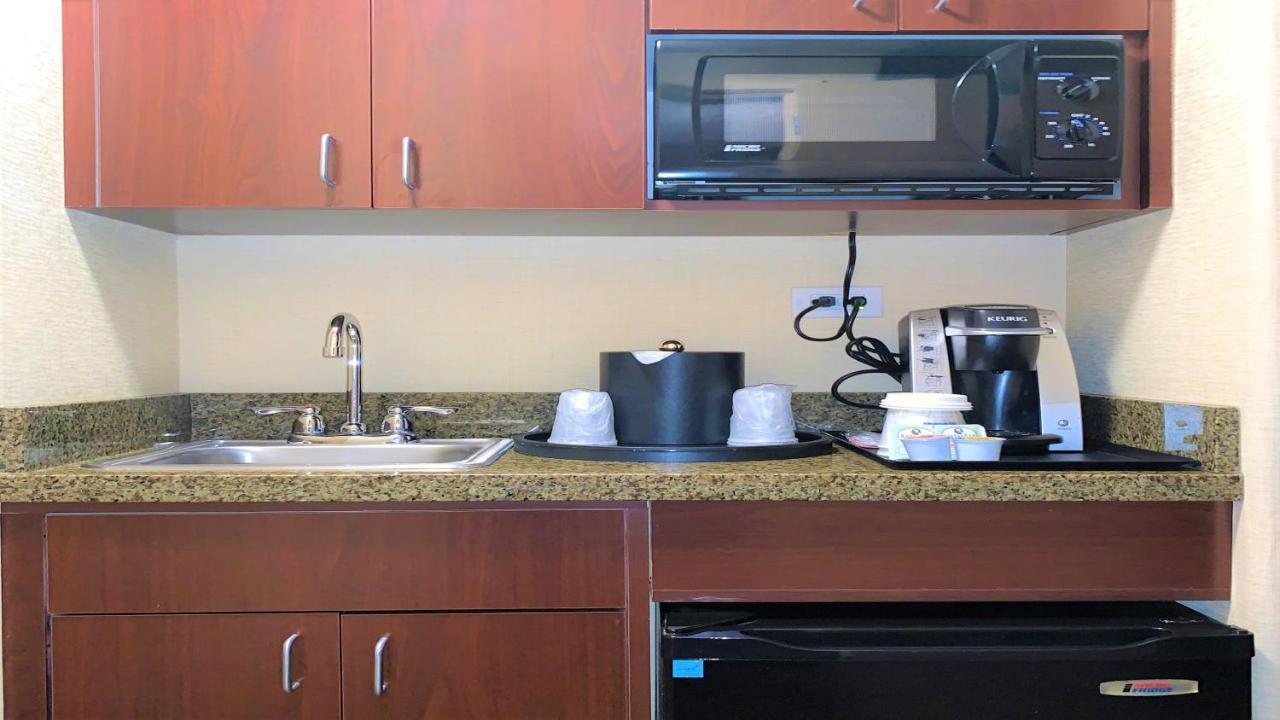 Holiday Inn Express Fresno Northwest - Herndon By Ihg Экстерьер фото