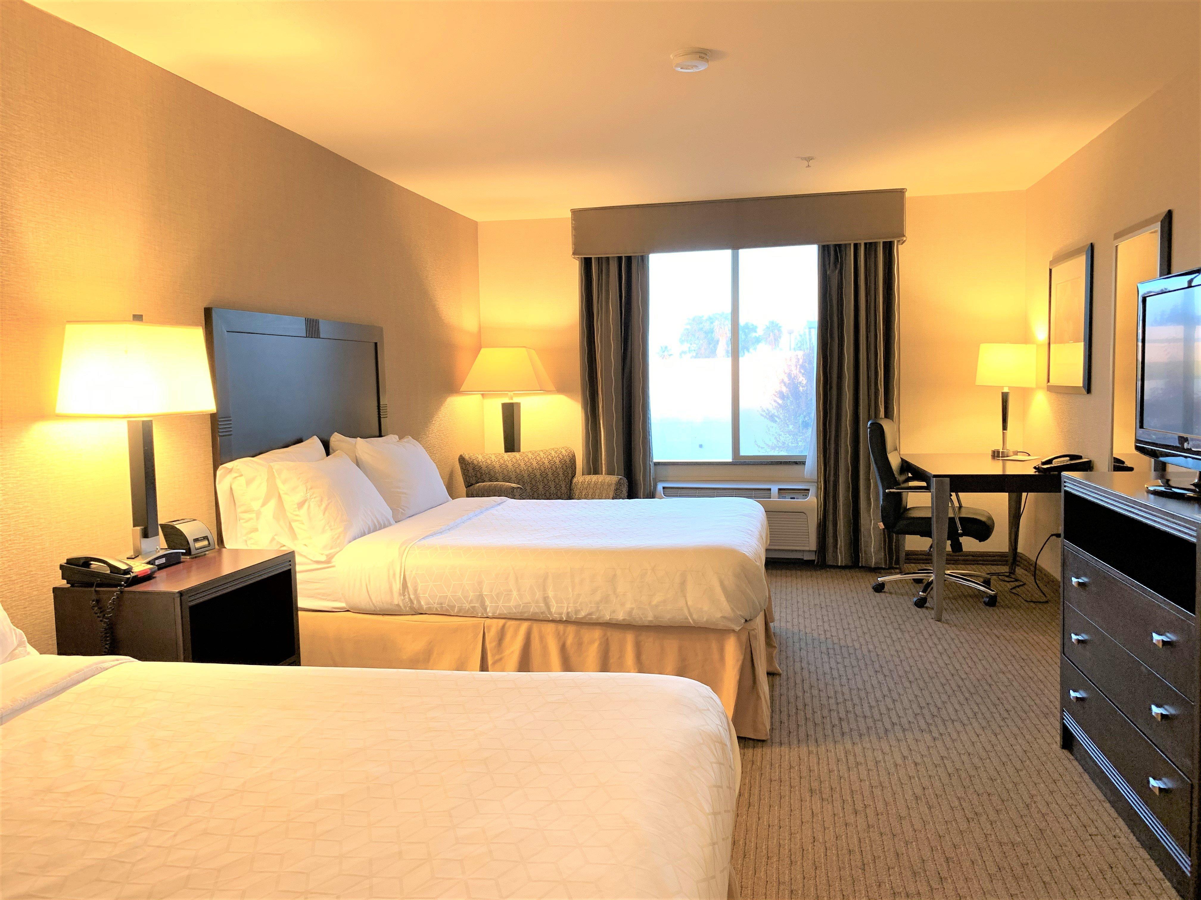Holiday Inn Express Fresno Northwest - Herndon By Ihg Экстерьер фото