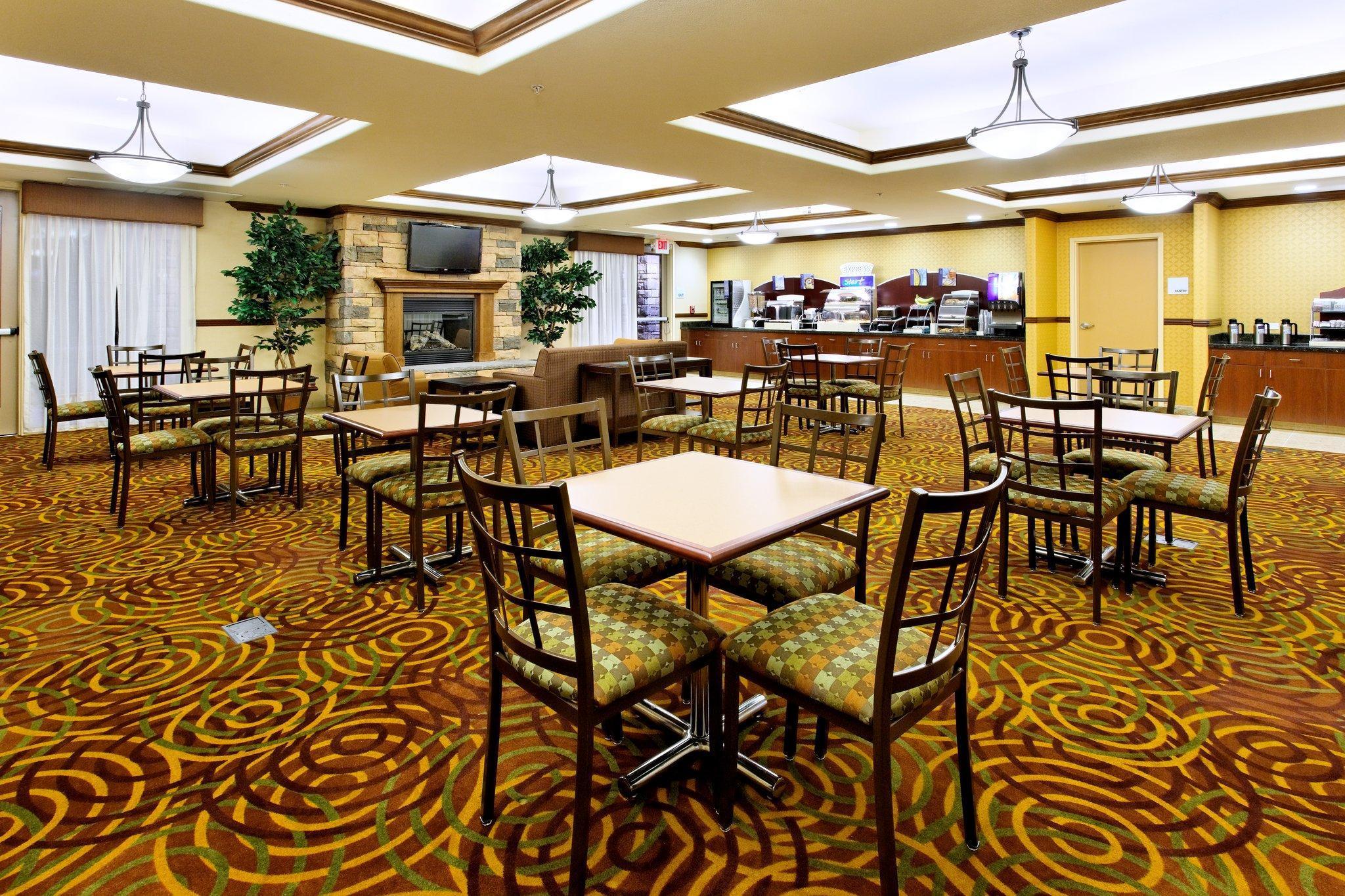 Holiday Inn Express Fresno Northwest - Herndon By Ihg Экстерьер фото