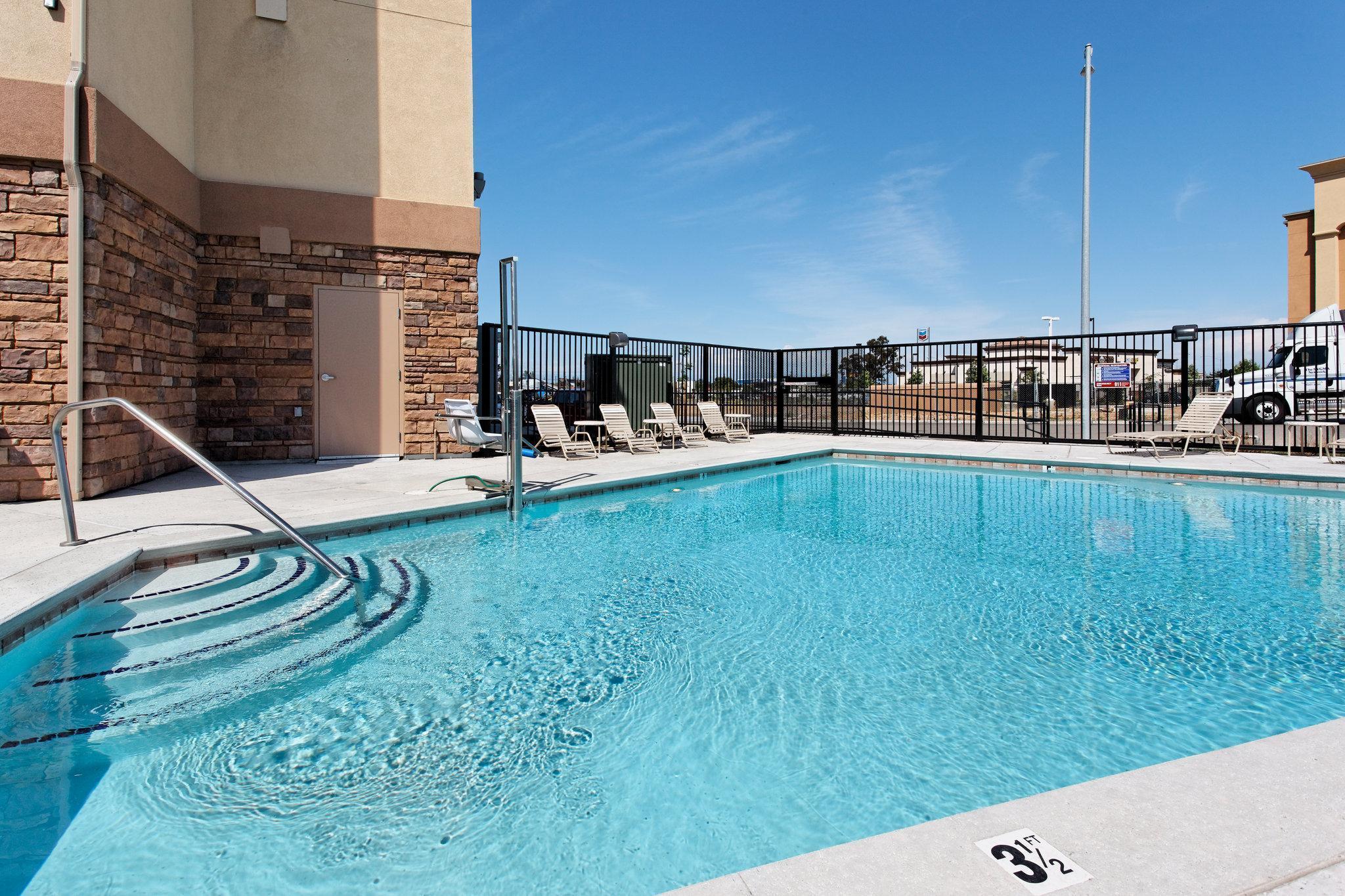 Holiday Inn Express Fresno Northwest - Herndon By Ihg Экстерьер фото