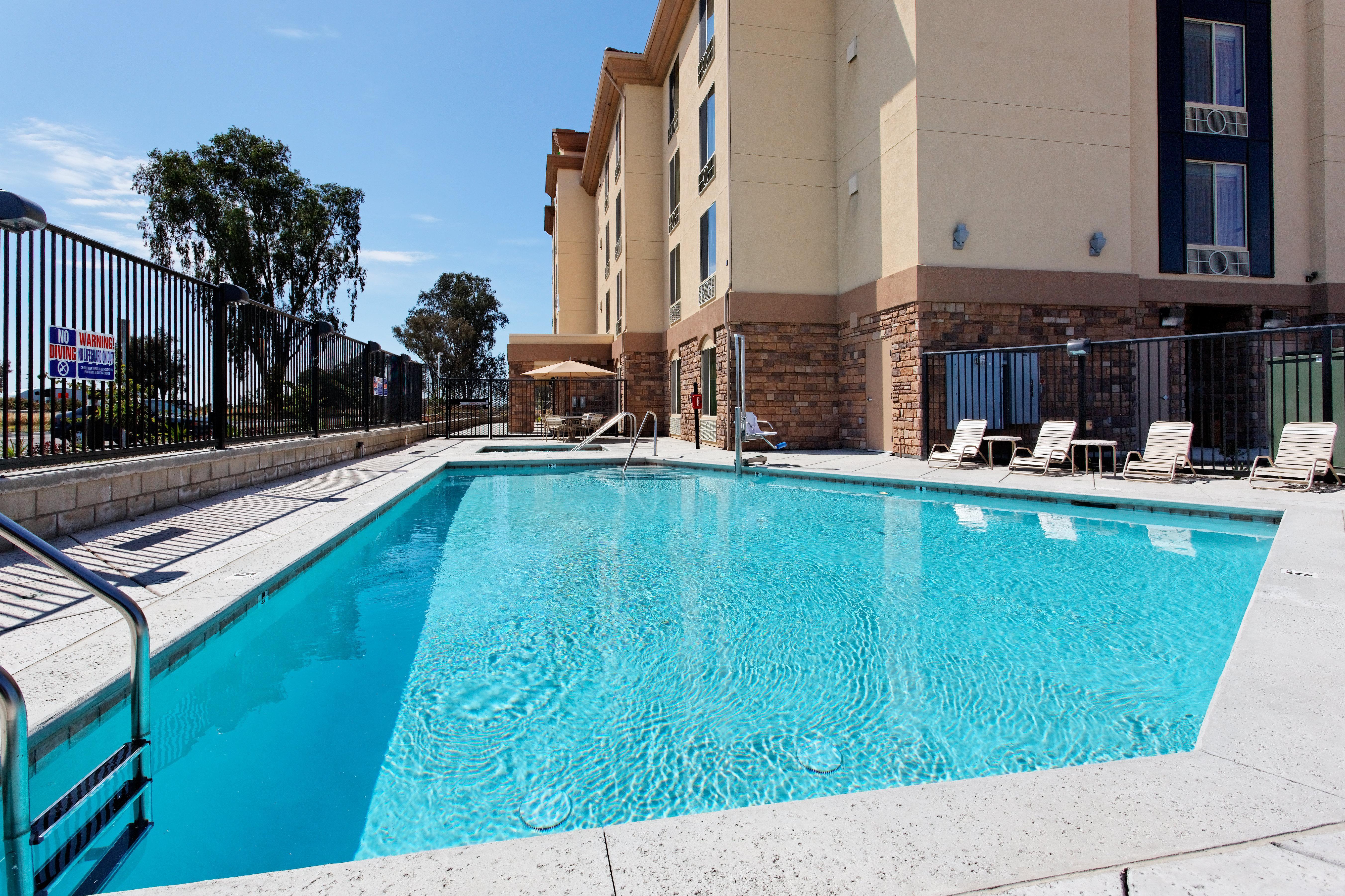 Holiday Inn Express Fresno Northwest - Herndon By Ihg Экстерьер фото