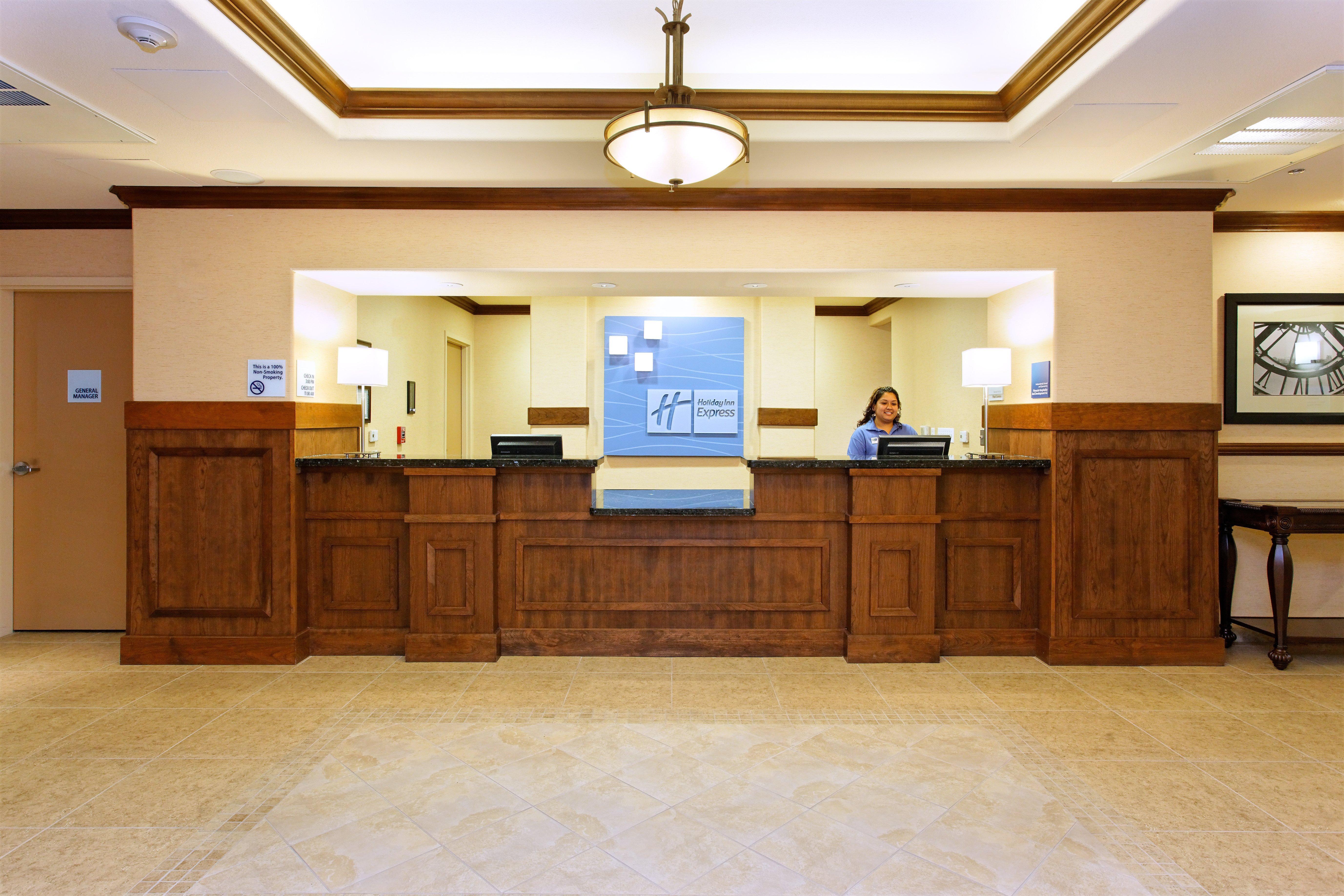 Holiday Inn Express Fresno Northwest - Herndon By Ihg Экстерьер фото