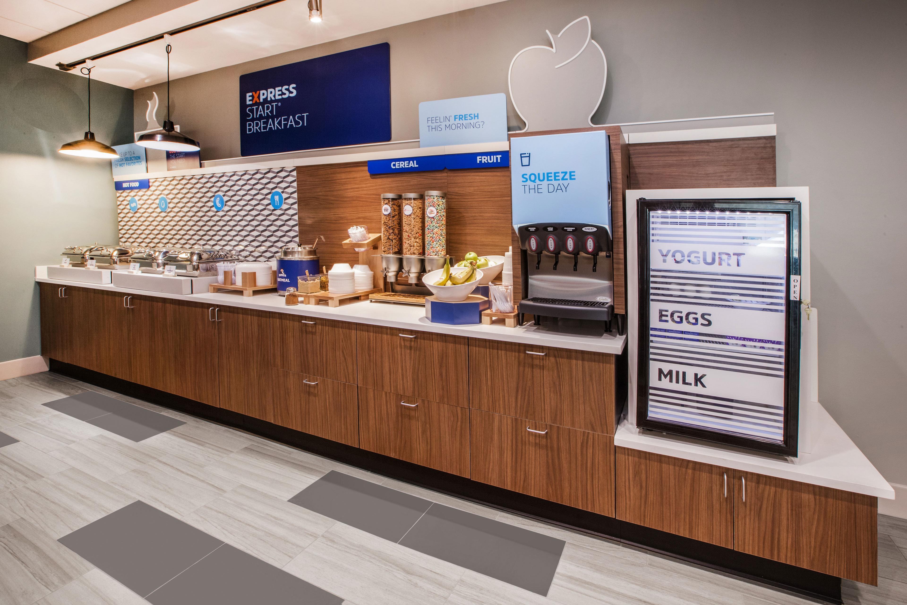 Holiday Inn Express Fresno Northwest - Herndon By Ihg Экстерьер фото