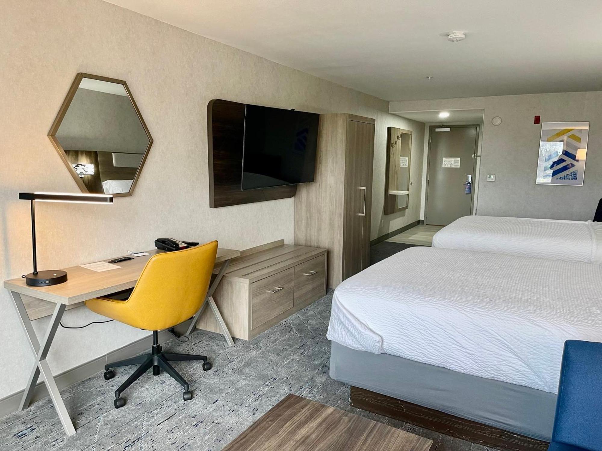 Holiday Inn Express Fresno Northwest - Herndon By Ihg Экстерьер фото