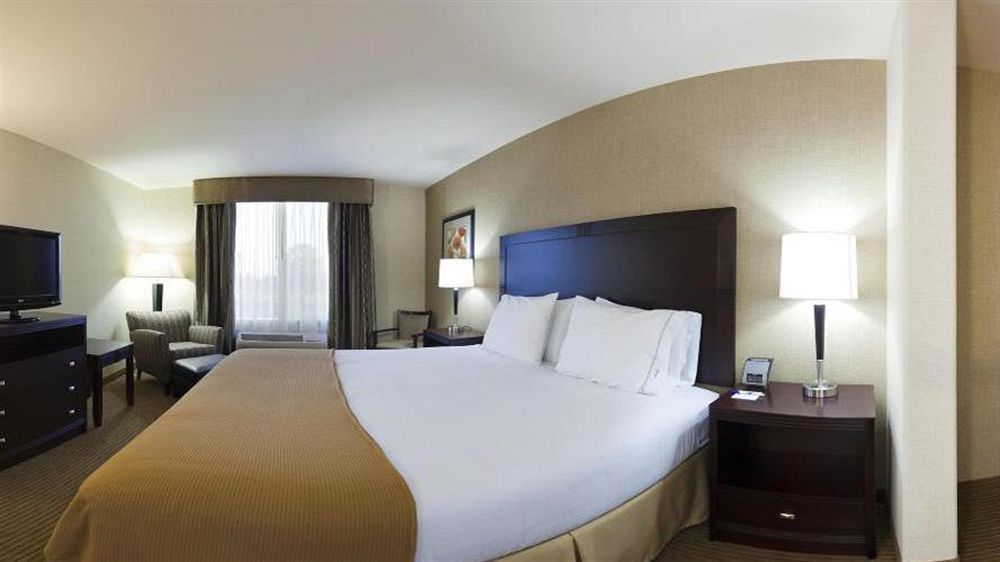 Holiday Inn Express Fresno Northwest - Herndon By Ihg Экстерьер фото
