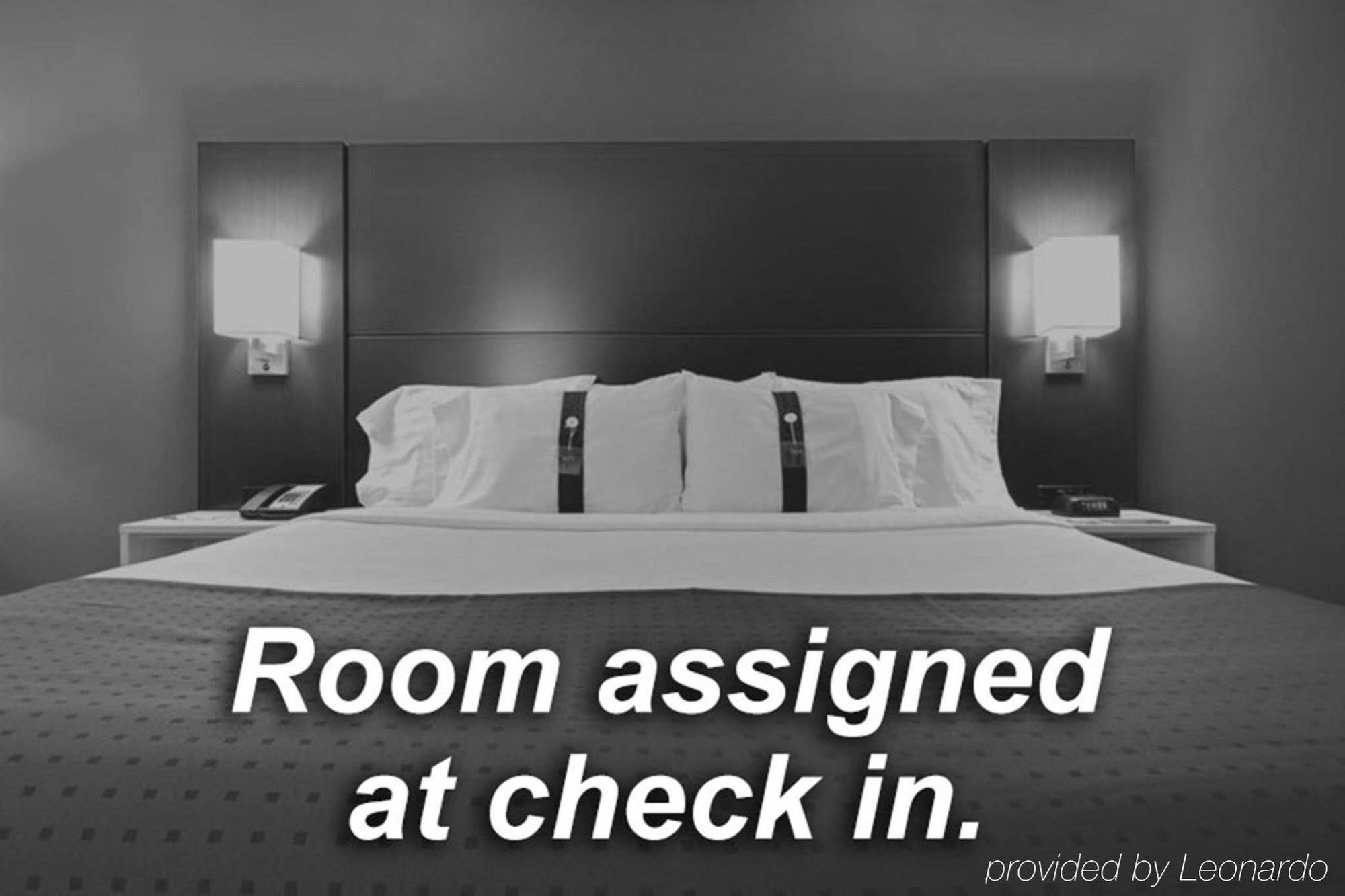 Holiday Inn Express Fresno Northwest - Herndon By Ihg Экстерьер фото