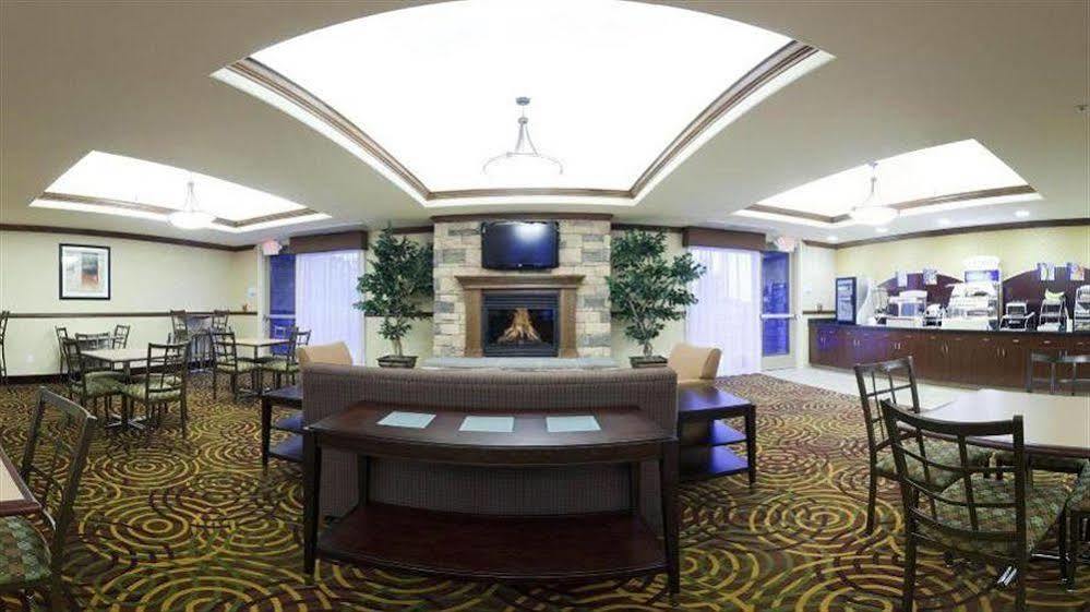 Holiday Inn Express Fresno Northwest - Herndon By Ihg Экстерьер фото
